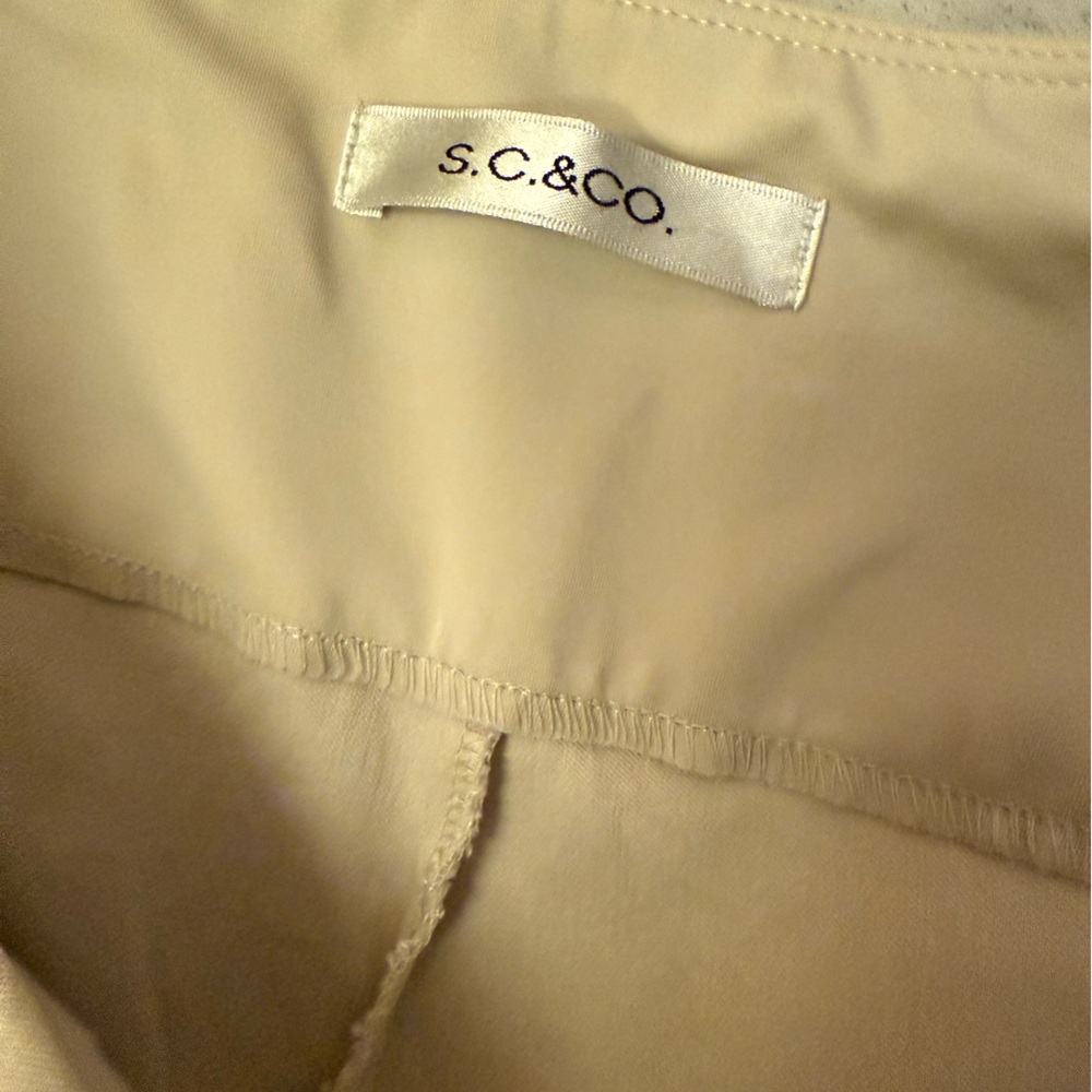 Women's Cream Capris - Picture 9 of 9
